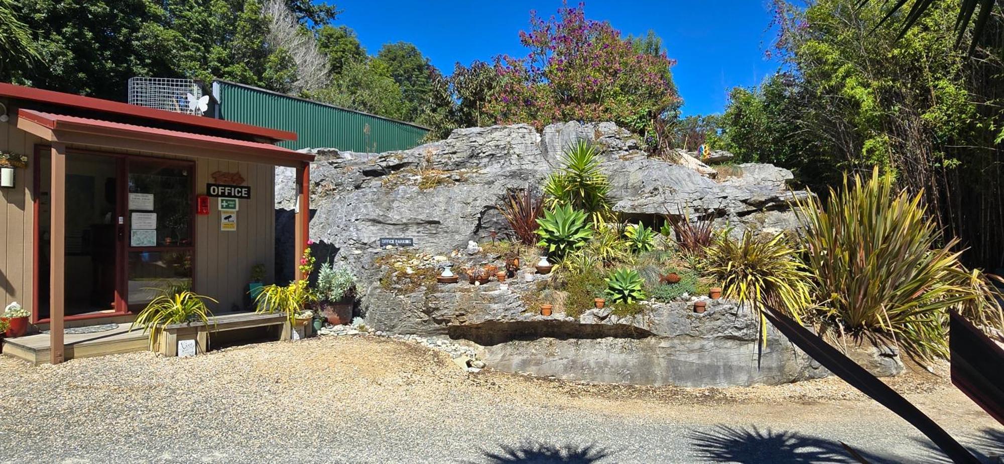 The Rocks Chalets Такака Екстериор снимка