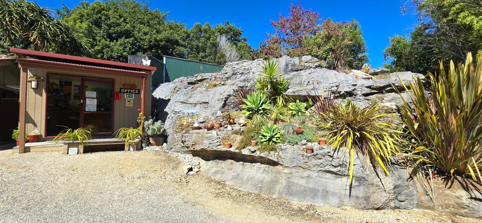 The Rocks Chalets Такака Екстериор снимка